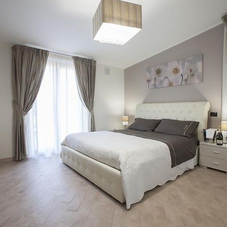 Amira Luxury Apartments Санта-Марія-Капуа-Ветере Екстер'єр фото